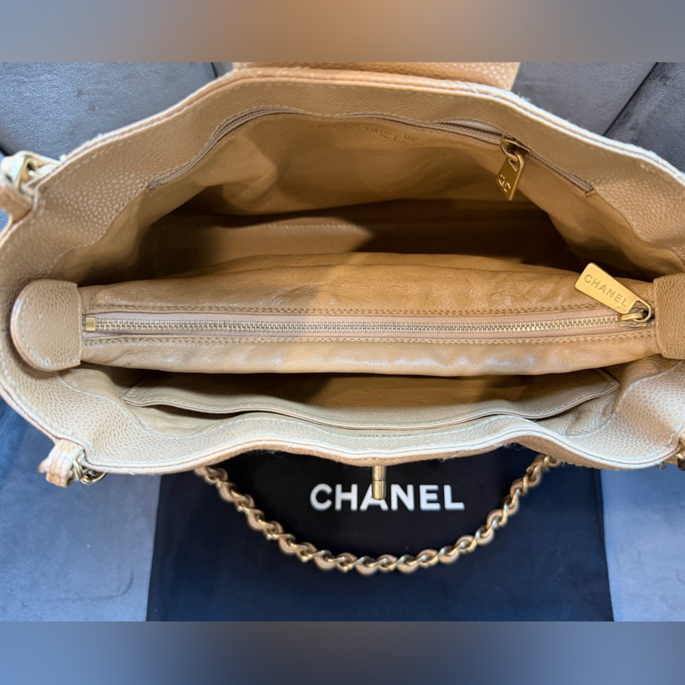 Reserved-Rare Iridescent CHANEL Kelly Vintage Bag - Picture 14 of 17